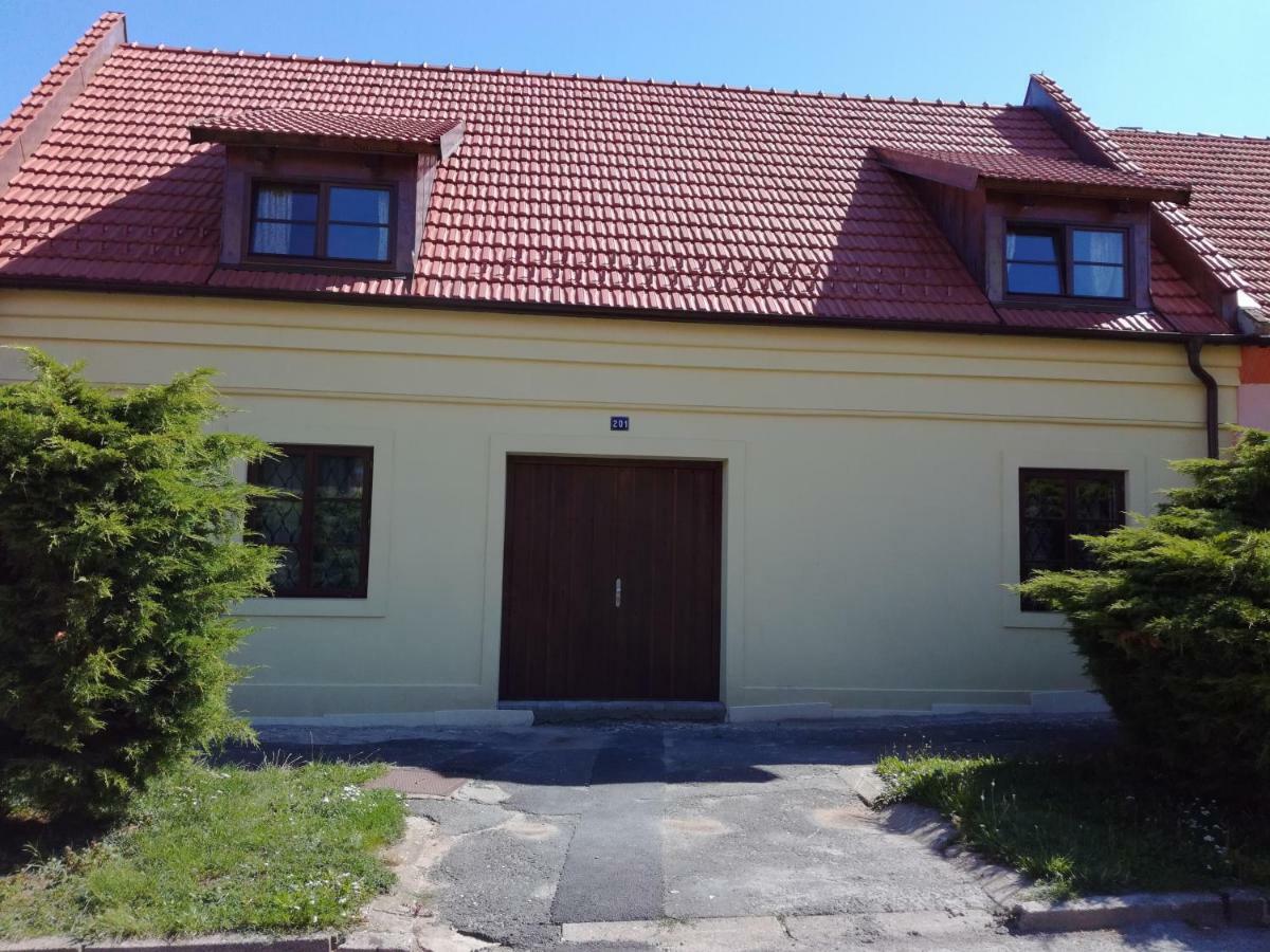 Na Letnim Byte Kourim Exterior photo